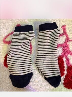 Striped dark blue and white socks #striped #socks from brandy Melville brand new